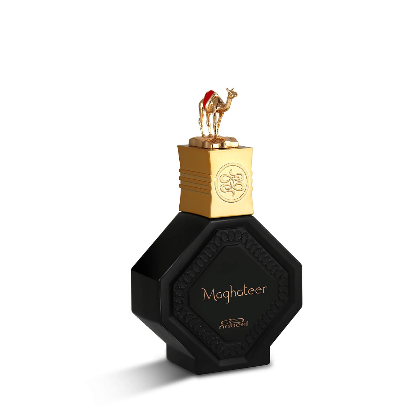 NABEEL MAGHATEER EDP 100 ML Maghateer è una fragranza elegante ispirata al raro cammello bianco e nero. Una fragranza che ti parla di eleganza, passione e classe. Con note di testa di rosa, pepe rosa, cannella e rosa turca, note di cuore di oud, legno di