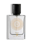 EAU DE MOE AMAL EDP 80 ML AMAL EDP 80 MLNote di testa: iris, rosa, limone, salviaNote di cuore: ylang ylang, rosa, caramello, menta, foglie di violettaBase: legno di sandalo, legno di cedro, tabacco, muschio di quercia, ambra, vaniglia, patchouli, muschio