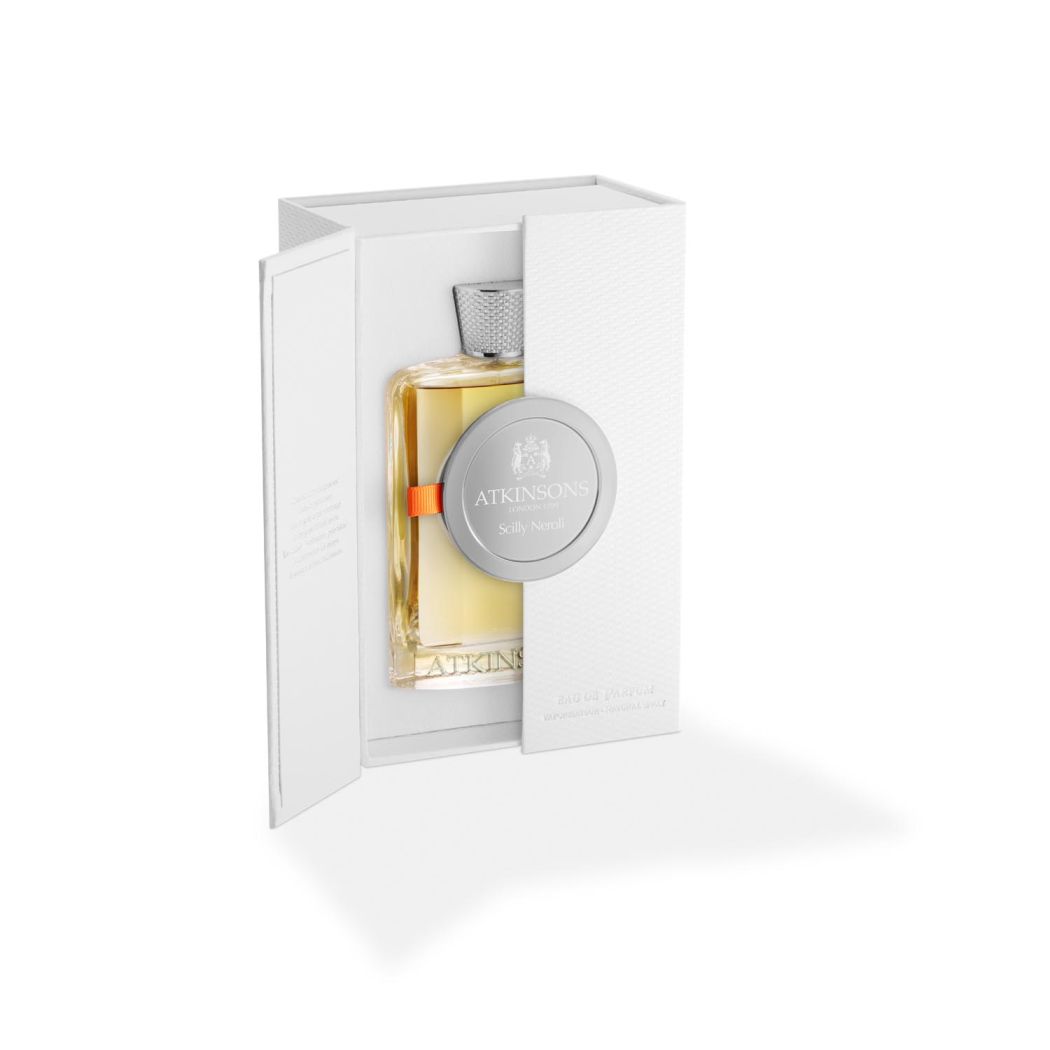 ATKINSONS 1799 SCILLY NEROLI EAU DE PARFUM 100 ML SCILLY NEROLI EAU DE PARFUM 100 MLTutti i dettagli più brillantiIl calore e le fragranze speziate degli agrumi mediterranei baciati dal sole incontrano la brezza marina e la magia delle Isole Scilly, nel N