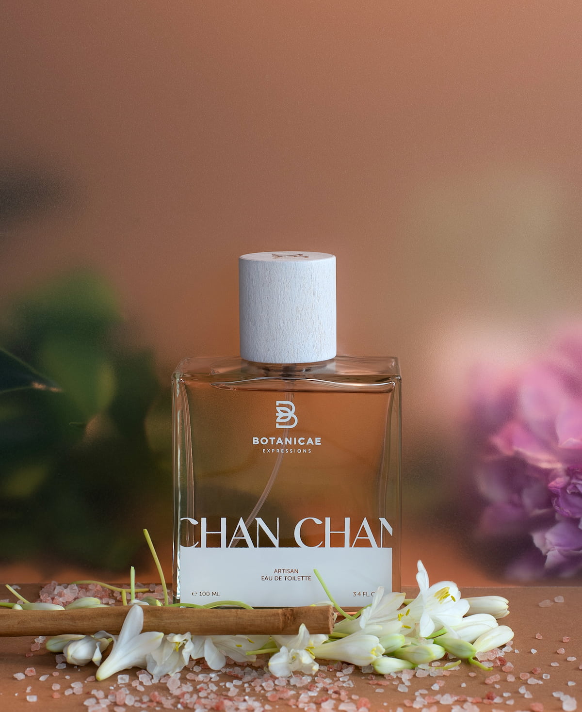 BOTANICAE EXPRESSIONS CHAN CHAN 100 ML EDT INTENSE CHAN CHAN 100 ML EDT INTENSEGuayaberas e cappelli Panama. Abiti leggeri mossi dal vento. Domino, vecchie sedie dipinte di blu. Rum e sigari. Fiori nei capelli. Un'overdose di musica di strada.Composizione