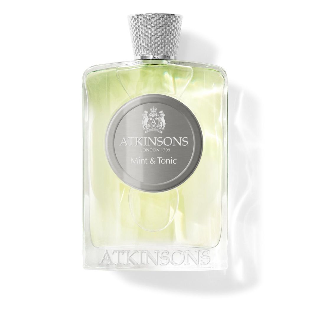 ATKINSONS 1799 MINT & TONIC EAU DE PARFUM 100 ML MINT & TONIC EAU DE PARFUM 100 MLTutti i dettagli più brillantiMint & Tonic di Atkinsons è la fragranza che cattura l'ottimismo e il senso di libertà delle giornate estive. Il profumo si apre con sentori ag