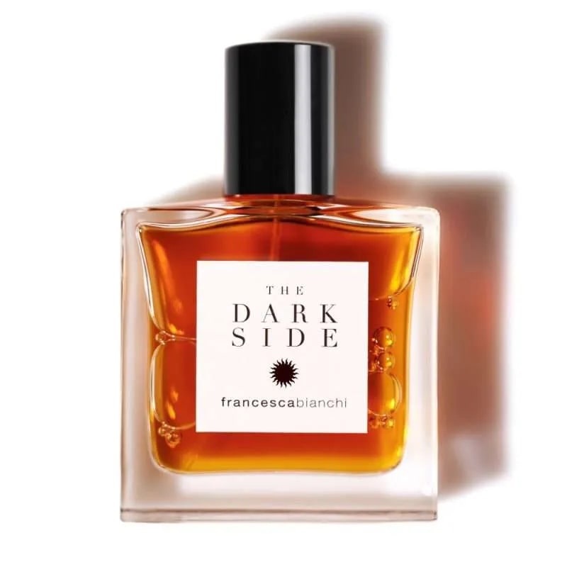 FRANCESCA BIANCHI PERFUMES THE DARK SIDE EdP 30ml THE DARK SIDE EdP 30mlDescrizione: Incenso orientale, legnoso, speziato, talcatoMood : misterioso, caldamente oscuro, avvincente, seducenteIndimenticabile e inconfondibile: The Dark Side è un profumo orien