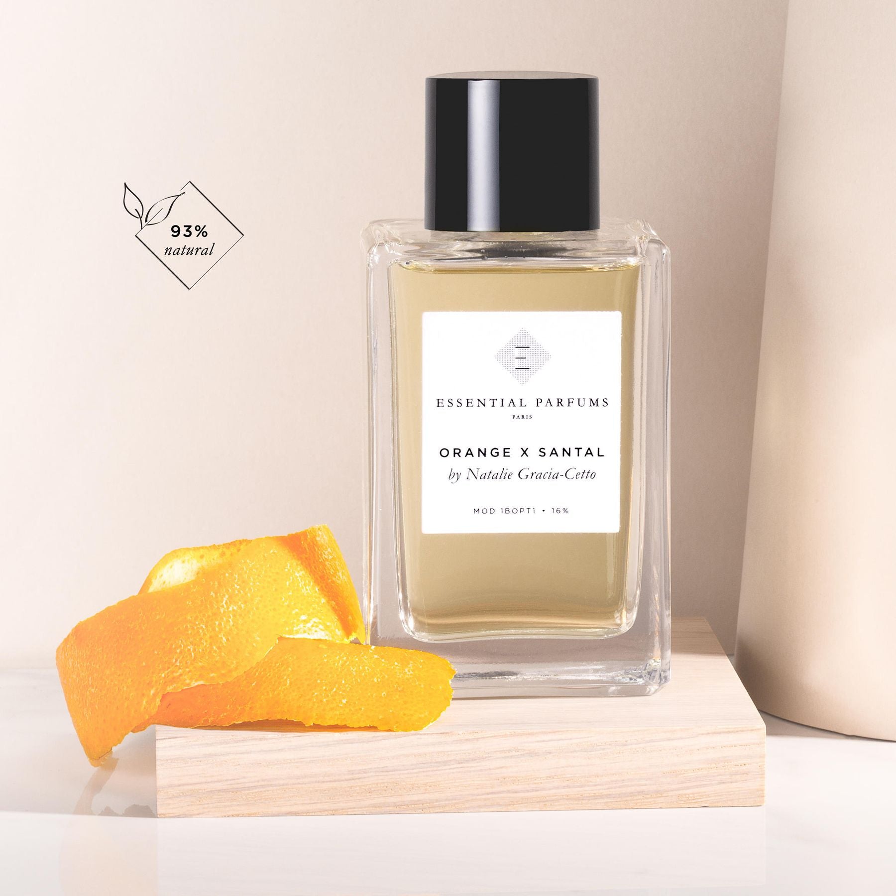 ESSENTIAL PARFUMS ORANGE X SANTAL 100 ML EDP ORANGE X SANTAL 100 ML EDPRadioso e gioioso, l'arancio amaro naturale e il legno di sandalo naturale ti trasportano sulla costa italiana.Il succo brillante dell'arancia è compensato dall'amarezza aromatica dell