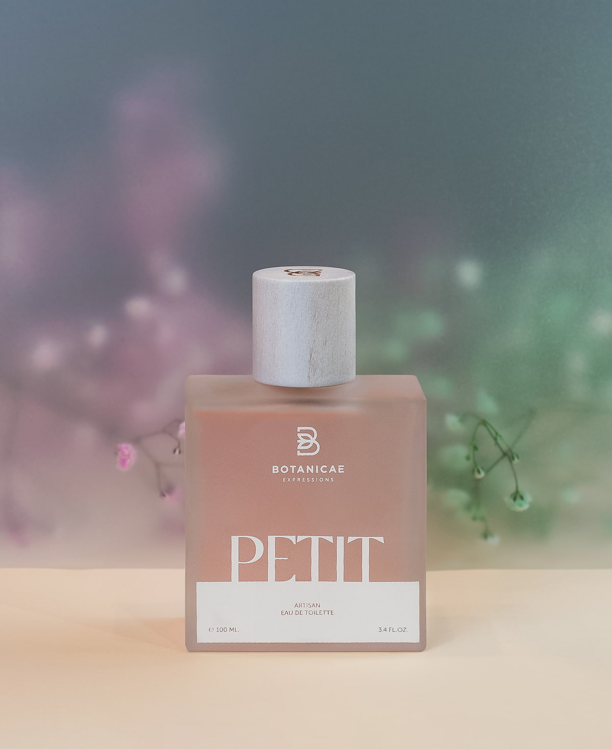 BOTANICAE EXPRESSIONS PETIT 100 ML EDT INTENSE PETIT 100 ML EDT INTENSELa gioia della casa. Un pomeriggio a giocare sul divano. Sorrisi, baci, tante coccole. Le prime viste sulle nostre passeggiate. Il senso della scoperta in ogni singolo dettaglio.Compos