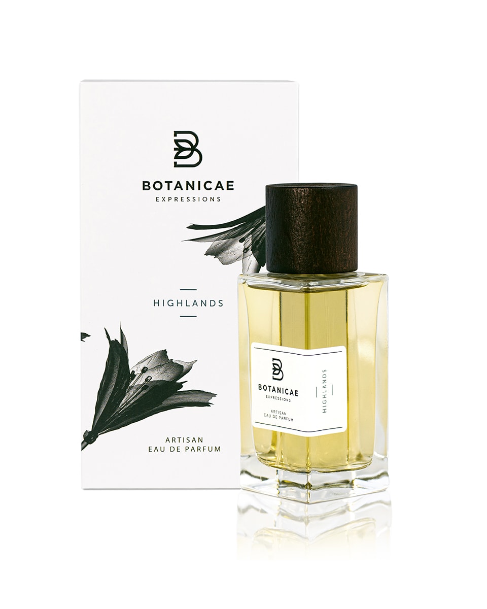 BOTANICAE EXPRESSIONS HIGHLANDS 100 ML EDP HIGHLANDS 100 ML EDPUna passeggiata in questa terra diventa un atto di meditazione. Il paesaggio è selvaggio e sereno e ha indurito la sua gente quasi quanto le sue piante. Solo chi si adatta fiorisce. Scozia.Com