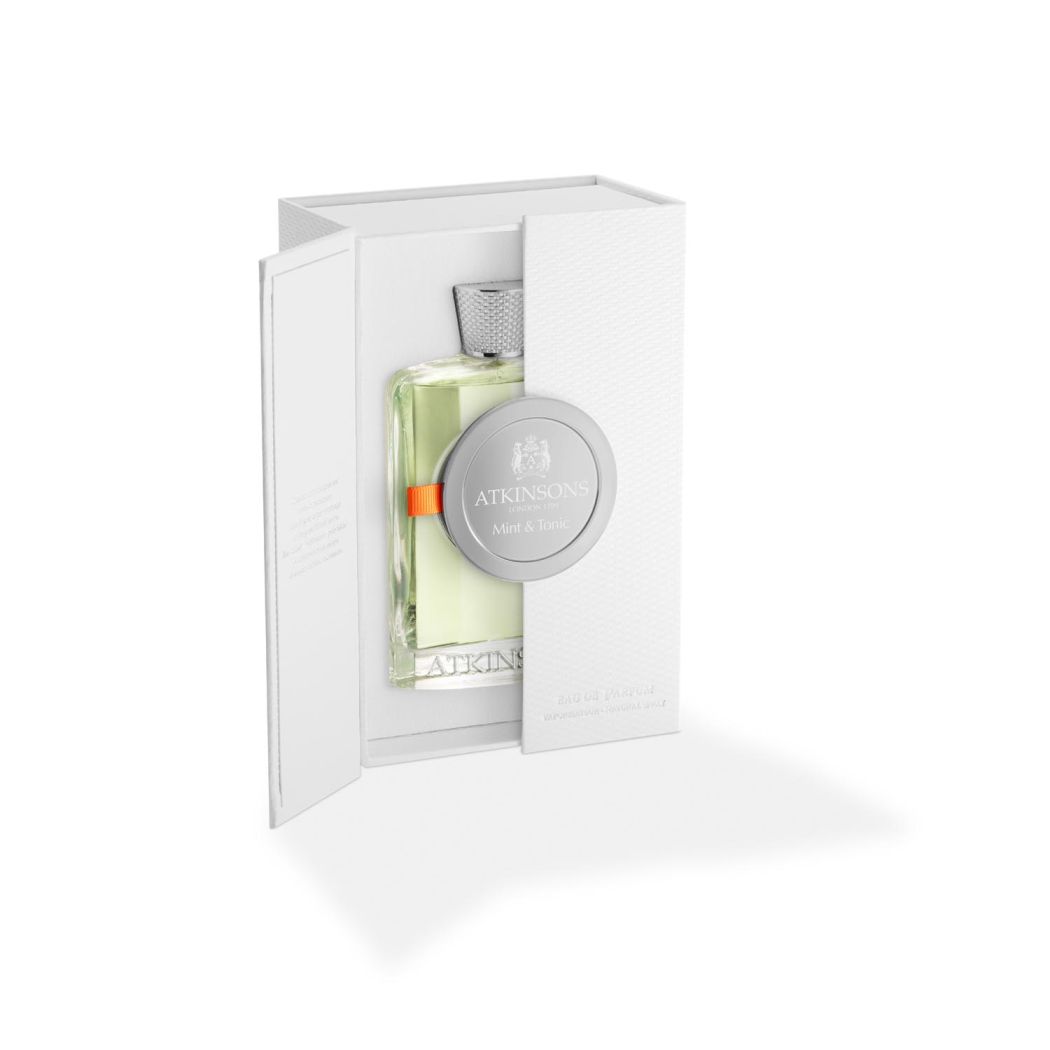 ATKINSONS 1799 MINT & TONIC EAU DE PARFUM 100 ML MINT & TONIC EAU DE PARFUM 100 MLTutti i dettagli più brillantiMint & Tonic di Atkinsons è la fragranza che cattura l'ottimismo e il senso di libertà delle giornate estive. Il profumo si apre con sentori ag